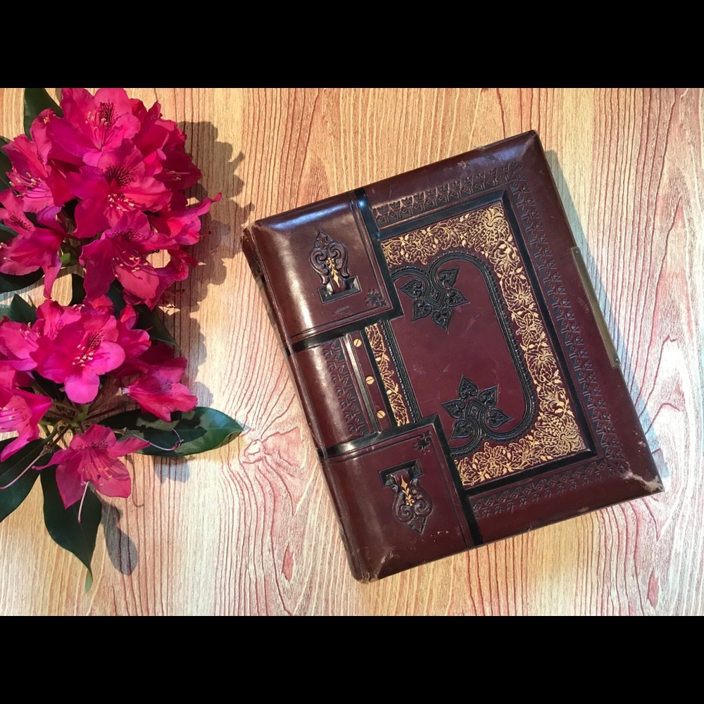 Vintage Photo Album 📸🎞🕯